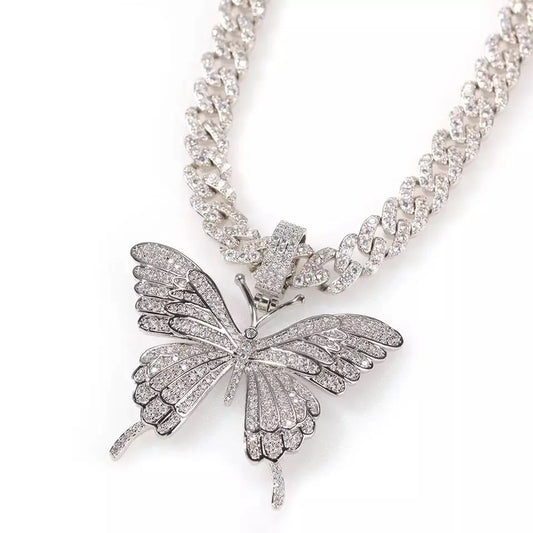Iconic butterfly necklace - BizaarFashionCrush